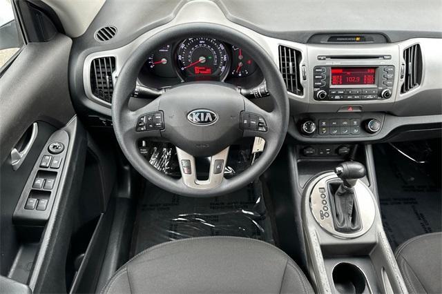 Photo of 2016 Bright Silver Kia Sportage