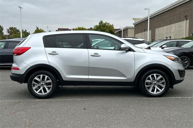 Photo of 2016 Bright Silver Kia Sportage