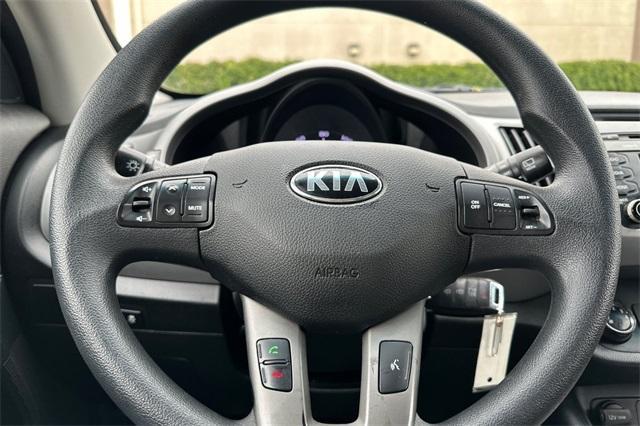 Photo of 2016 Bright Silver Kia Sportage