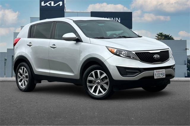 Photo of 2016 Bright Silver Kia Sportage