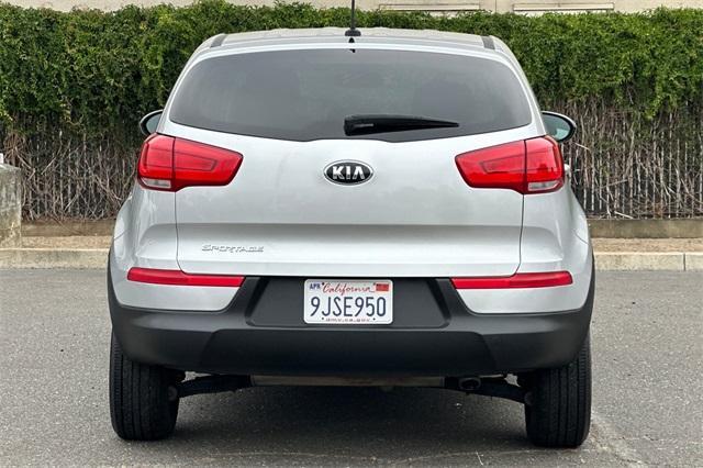 Photo of 2016 Bright Silver Kia Sportage