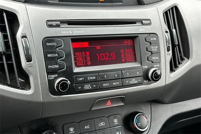 Photo of 2016 Bright Silver Kia Sportage