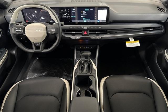 Photo of 2025 Snow White Pearl Kia K4