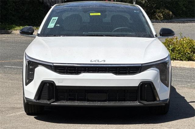 Photo of 2025 Snow White Pearl Kia K4