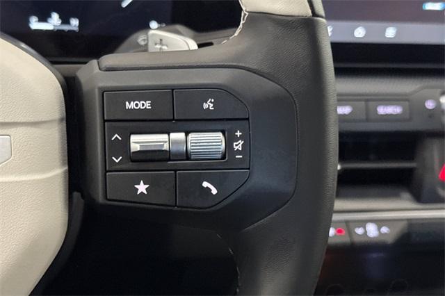 Photo of 2025 Snow White Pearl Kia K4