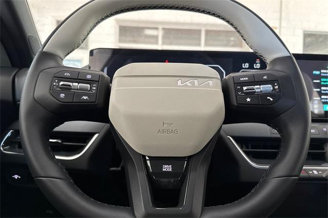 Photo of 2025 Snow White Pearl Kia K4
