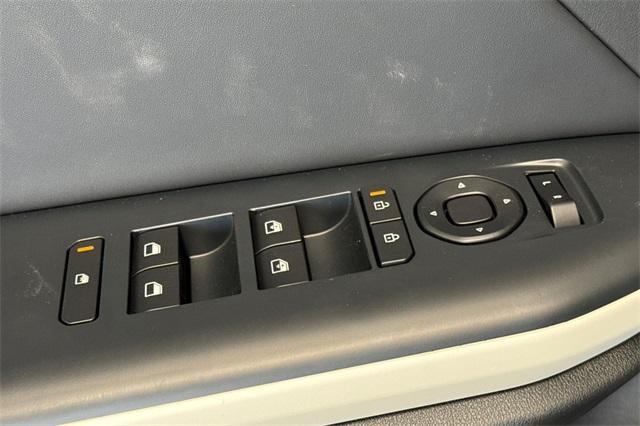 Photo of 2025 Snow White Pearl Kia K4