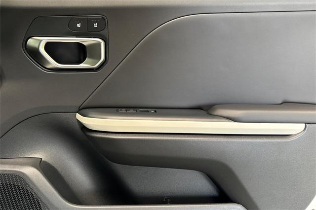 Photo of 2025 Snow White Pearl Kia K4