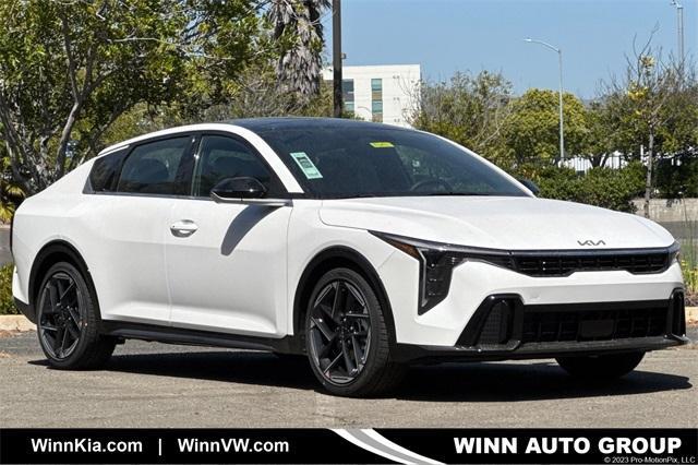 Photo of 2025 Snow White Pearl Kia K4