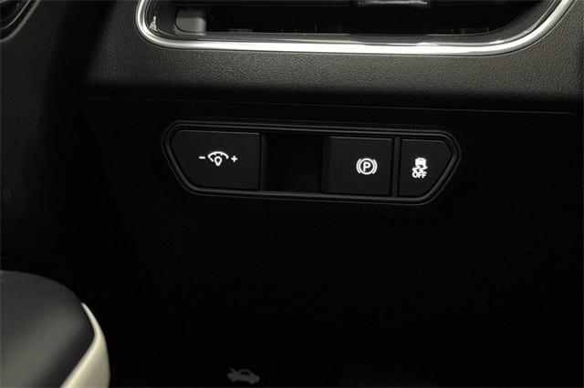 Photo of 2025 Snow White Pearl Kia K4