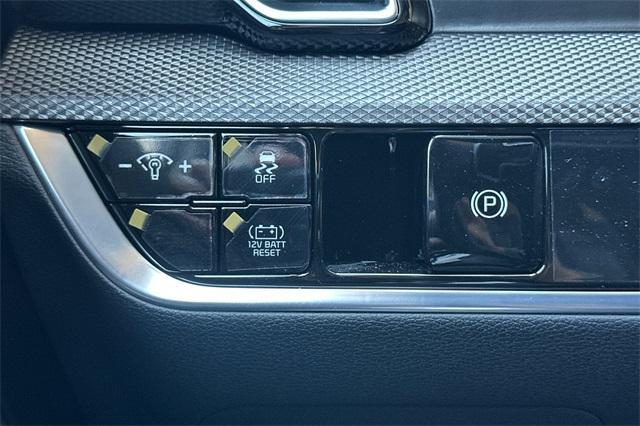 Photo of 2025 Steel Gray Kia Sportage Hybrid