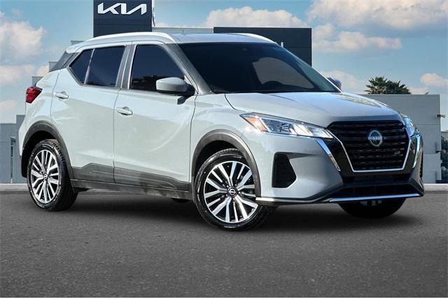 Photo of 2022 Boulder Gray Pearl Nissan Kicks