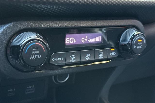 Photo of 2022 Boulder Gray Pearl Nissan Kicks