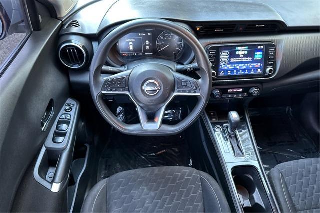 Photo of 2022 Boulder Gray Pearl Nissan Kicks