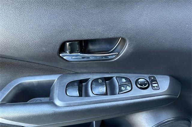 Photo of 2022 Boulder Gray Pearl Nissan Kicks
