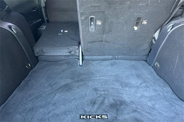 Photo of 2022 Boulder Gray Pearl Nissan Kicks