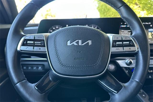 Photo of 2023 Ebony Black Kia Telluride