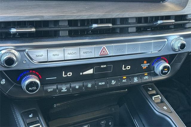 Photo of 2023 Ebony Black Kia Telluride