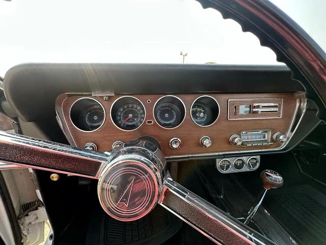 Photo of 1966 White Pontiac GTO