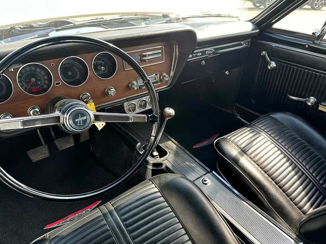 Photo of 1966 White Pontiac GTO
