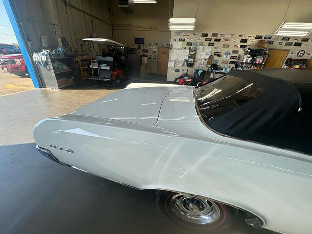 Photo of 1966 White Pontiac GTO