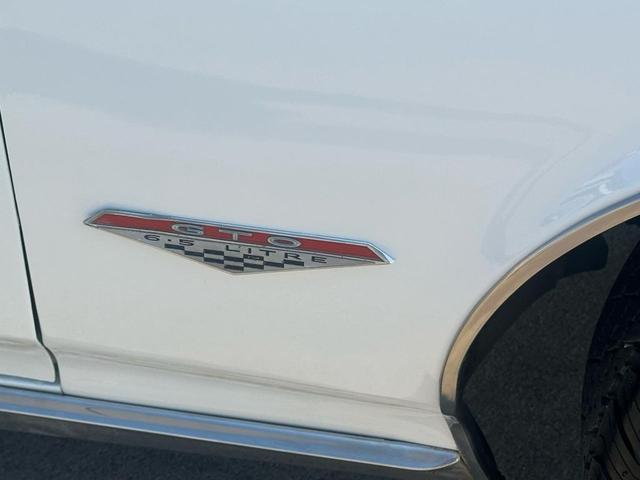 Photo of 1966 White Pontiac GTO
