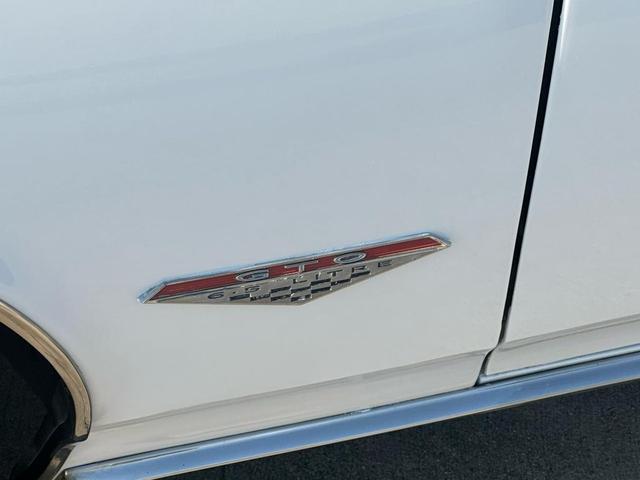 Photo of 1966 White Pontiac GTO