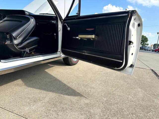 Photo of 1966 White Pontiac GTO