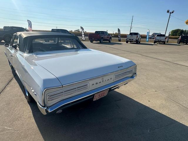 Photo of 1966 White Pontiac GTO