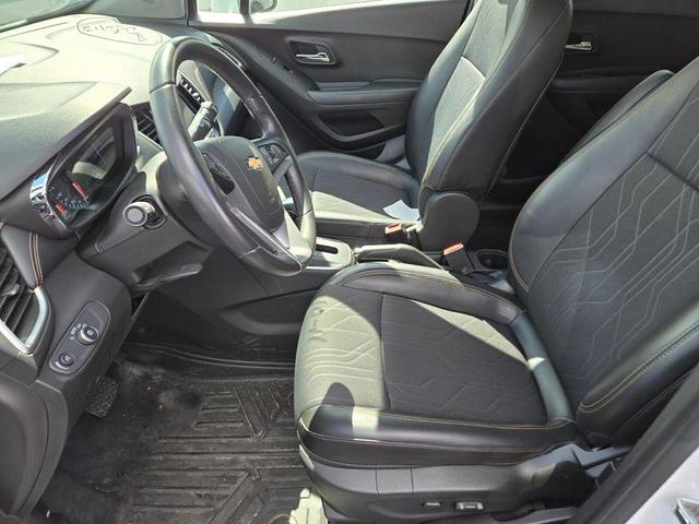 Photo of 2018 Summit White Chevrolet Trax