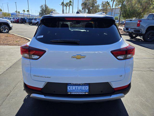 Photo of 2022 Summit White Chevrolet Trailblazer