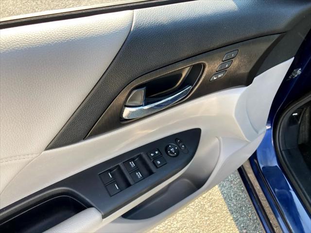 Photo of 2014 Obsidian Blue Pearl Honda Accord