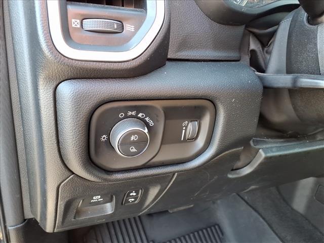 Photo of 2022 Diamond Black Crystal Pearlcoat RAM 1500
