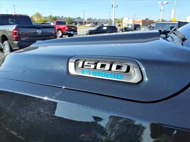 Photo of 2022 Diamond Black Crystal Pearlcoat RAM 1500