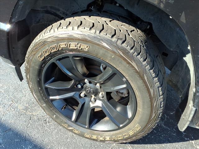 Photo of 2022 Diamond Black Crystal Pearlcoat RAM 1500