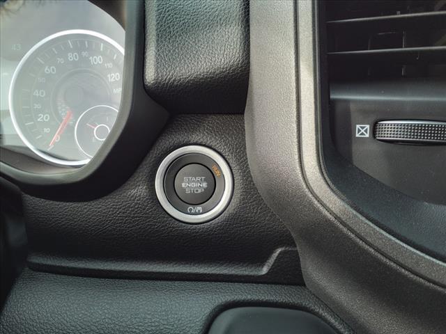 Photo of 2025 Diamond Black Crystal Pearlcoat RAM 1500