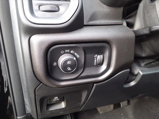 Photo of 2025 Diamond Black Crystal Pearlcoat RAM 1500