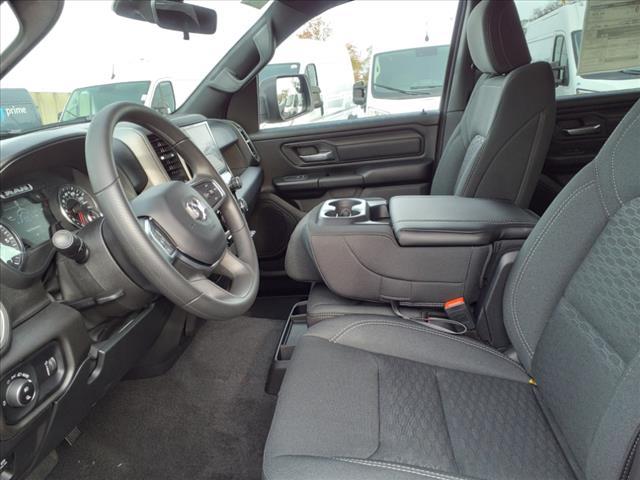 Photo of 2025 Diamond Black Crystal Pearlcoat RAM 1500