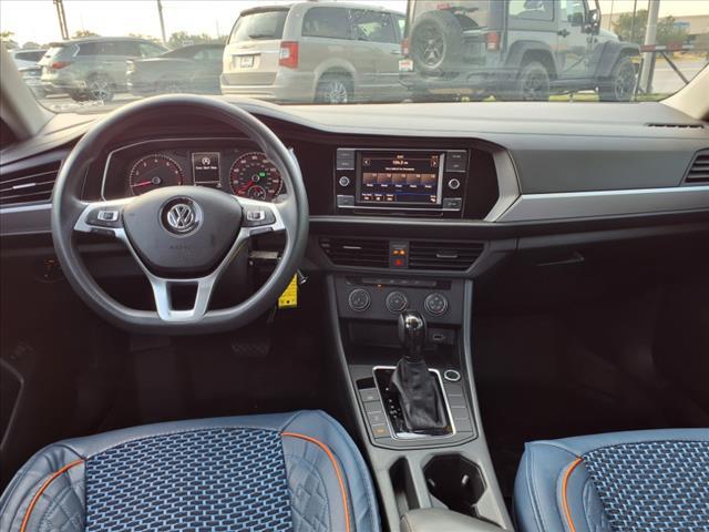 Photo of 2019 Platinum Gray Metallic Volkswagen Jetta