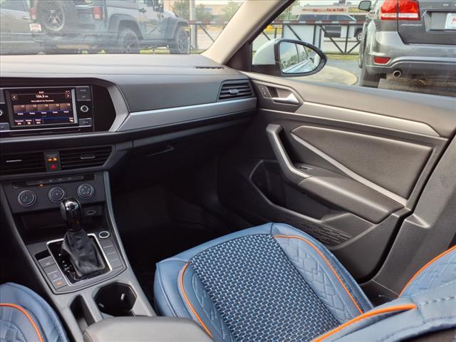 Photo of 2019 Platinum Gray Metallic Volkswagen Jetta