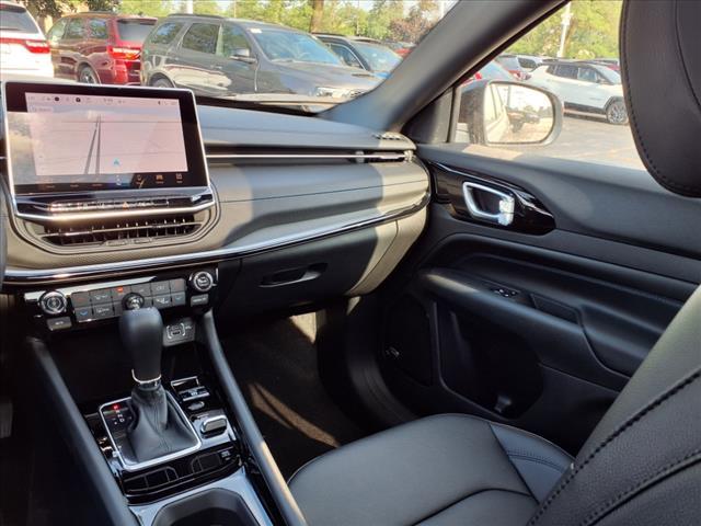 Photo of 2025 Diamond Black Crystal Pearlcoat Jeep Compass