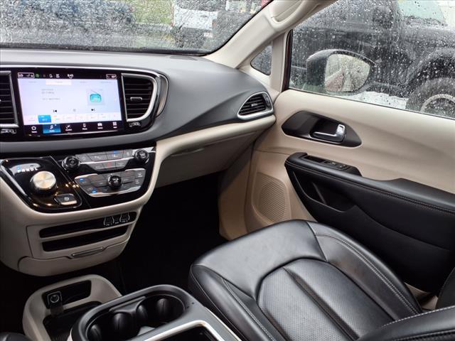 Photo of 2023 Velvet Red Pearlcoat Chrysler Pacifica