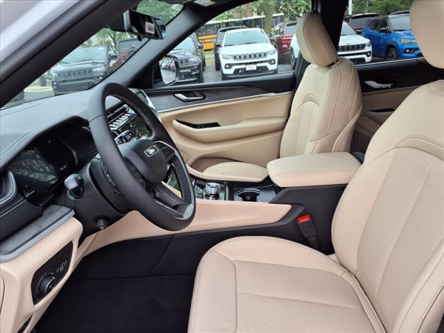 Photo of 2025 Bright White Clearcoat Jeep Grand Cherokee L