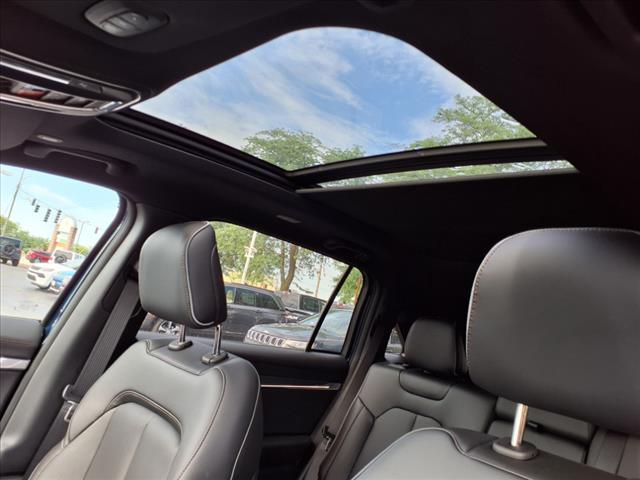 Photo of 2025 Fathom Blue Pearlcoat Jeep Wagoneer S