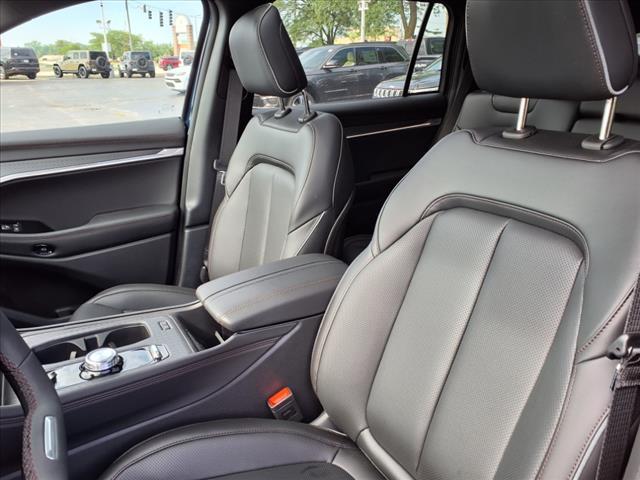 Photo of 2025 Fathom Blue Pearlcoat Jeep Wagoneer S