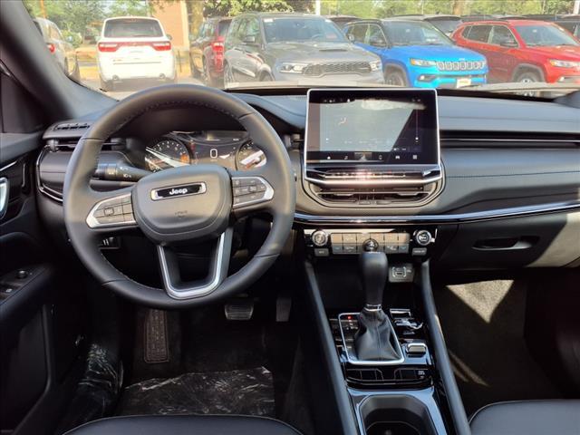Photo of 2025 Bright White Clearcoat Jeep Compass