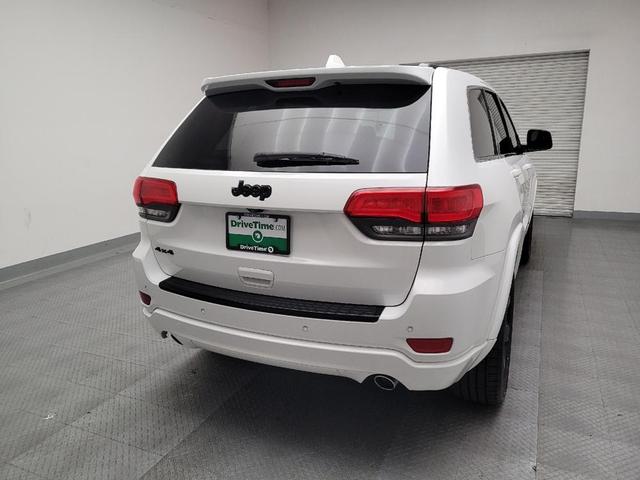 Photo of 2015 Bright White Clearcoat Jeep Grand Cherokee