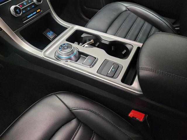Photo of 2024 White Ford Edge