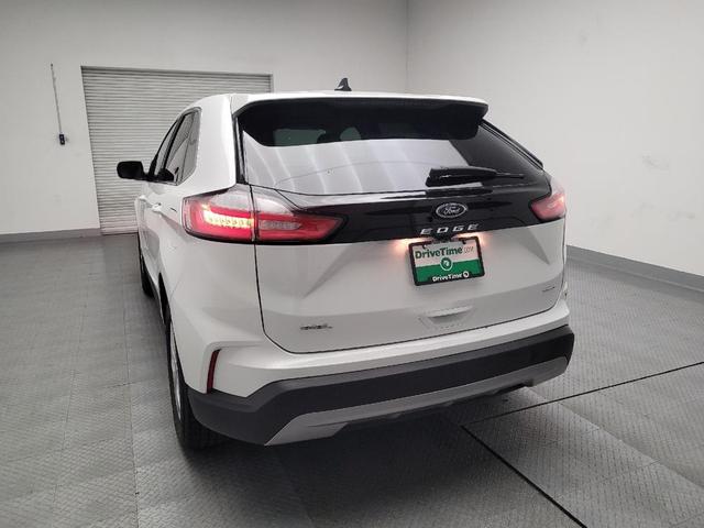 Photo of 2024 White Ford Edge