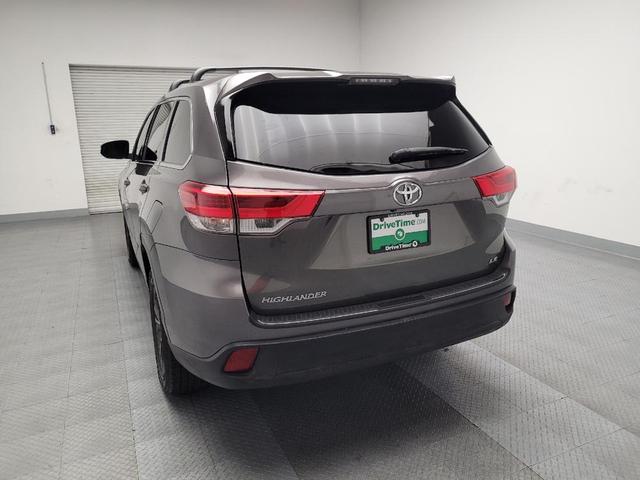 Photo of 2018 Predawn Gray Mica Toyota Highlander